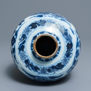 Een blauwwitte Delftse vaas met chinoiserie decor, laatste kwart 17e eeuw — foto 5