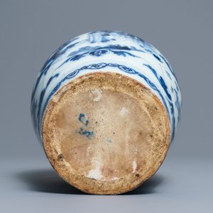 Een blauwwitte Delftse vaas met chinoiserie decor, laatste kwart 17e eeuw — foto 6