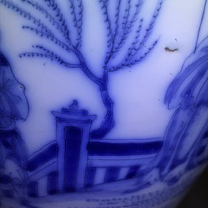 Een blauwwitte Delftse vaas met chinoiserie decor, laatste kwart 17e eeuw — foto 12