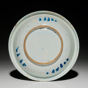 Een blauwwitte ondiepe kom met chinoiserie decor, Nevers, Frankrijk, 2e helft 17e eeuw — foto 2