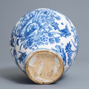 Een blauwwitte pot in Engels Delfts aardewerk met chinoiserie decor, 18e eeuw — foto 6