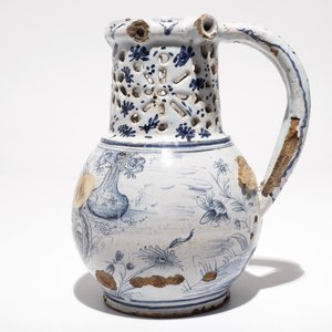 Een blauwwitte puzzelkan in Franse faience, mogelijk Lille, 18e eeuw — foto 3