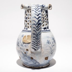 Een blauwwitte puzzelkan in Franse faience, mogelijk Lille, 18e eeuw — foto 4