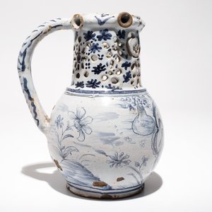 Een blauwwitte puzzelkan in Franse faience, mogelijk Lille, 18e eeuw — foto 5