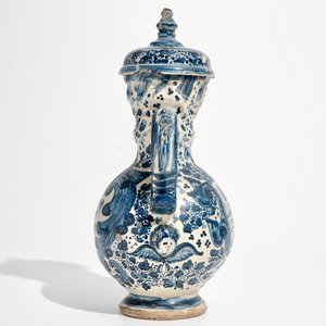 Een blauwwitte Spaanse twee-orige dekselvaas, Triana, Sevilla, 18e eeuw — foto 2