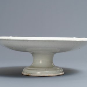 Een blauwwitte tazza met wapenschild in Italiaanse majolica, 18e eeuw — foto 4