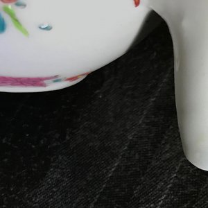 Een bolvormige Chinese famille rose theepot met deksel, Yongzheng — foto 12