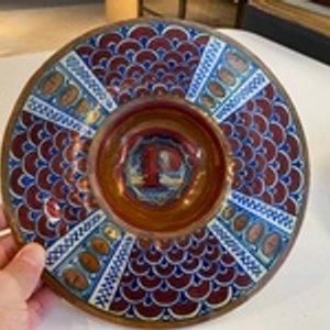 Een bord met de letter P in Italiaanse majolica met lusterglazuur, Gubio, atelier Maestro Giorgio, 1e kwart 16e eeuw — foto 3
