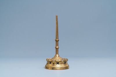 Een bronzen kandelaar, Vlaanderen of Nederland, 14/15e eeuw