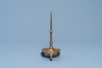 Een bronzen kandelaar, Vlaanderen of Nederland, 14/15e eeuw