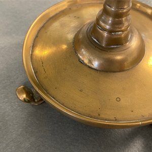 Een bronzen kandelaar, Vlaanderen of Nederland, 14/15e eeuw — foto 15