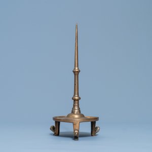 Een bronzen kandelaar, Vlaanderen of Nederland, 14/15e eeuw — foto 2
