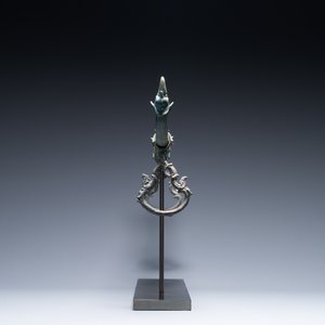 Een bronzen Khmer draagstoel-element, Cambodja of Thailand, wellicht Angkor periode, 13e eeuw — foto 4