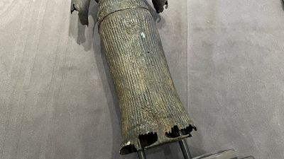 Een bronzen Khmer sculptuur van de godin Uma, Cambodja, 10/11e eeuw — foto 8
