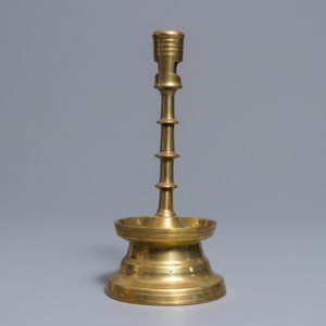Een bronzen knoopkandelaar, de Lage Landen, 15/16e eeuw — foto 2