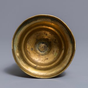 Een bronzen knoopkandelaar, de Lage Landen, 15/16e eeuw — foto 5