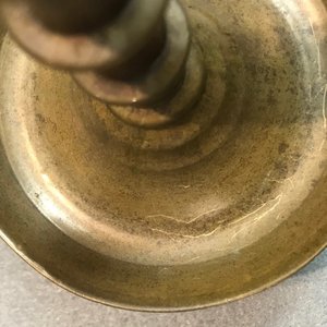 Een bronzen knoopkandelaar, de Lage Landen, 15/16e eeuw — foto 12