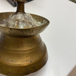 Een bronzen knoopkandelaar, Vlaanderen of Nederland, 15e eeuw — foto 8