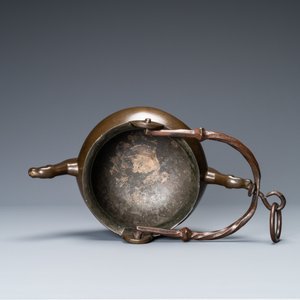 Een bronzen lavabo, Vlaanderen, 15e eeuw — foto 7