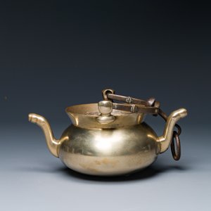 Een bronzen lavabo, Vlaanderen, waarschijnlijk 15e eeuw — foto 2