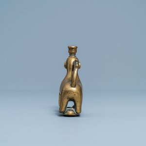 Een bronzen lusterornament in de vorm van een leeuw met mannengezicht, Neurenberg, Duitsland, 14e eeuw — foto 3