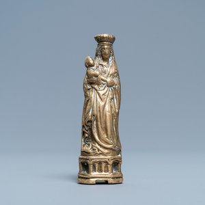 Een bronzen lusterornament in de vorm van een Madonna met kind, De Nederlanden, mogelijk Utrecht, 1e helft 16e eeuw — foto 1