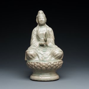 Een celadon geglazuurde figuur van Quan Am, Noord-Vietnam, 17/18e eeuw — foto 2