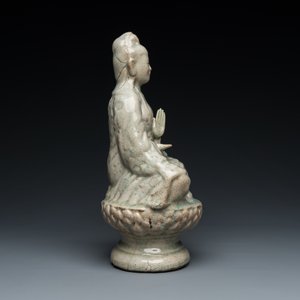 Een celadon geglazuurde figuur van Quan Am, Noord-Vietnam, 17/18e eeuw — foto 5