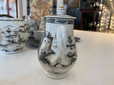 Een Chinees 11-delig grisaille theeservies met decor van een Europese dame met kind, Qianlong — foto 12