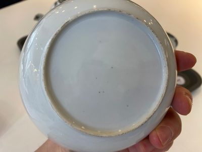 Een Chinees 11-delig grisaille theeservies met decor van een Europese dame met kind, Qianlong — foto 3