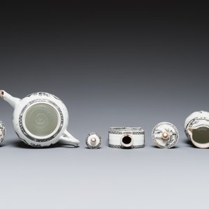 Een Chinees 11-delig grisaille theeservies met decor van een Europese dame met kind, Qianlong — foto 8