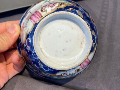 Een Chinees 18-delig famille rose theeservies met mandarijns decor, Qianlong — foto 11