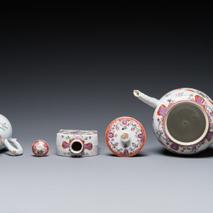 Een Chinees 20-delig famille rose theeservies met floraal decor, Qianlong — foto 10