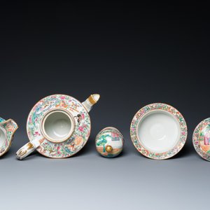 Een Chinees 24-delig Canton famille rose theeservies, 19e eeuw — foto 15
