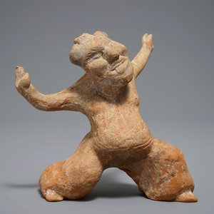 Een Chinees aardewerken beeld van een mannelijke danser, Han — foto 2