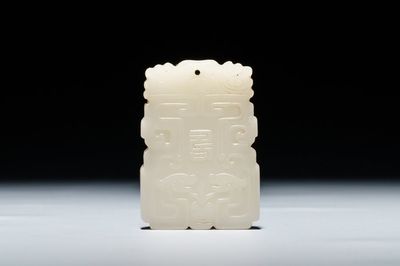 Een Chinees amulet in witte jade, Qing