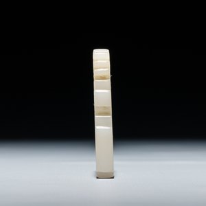 Een Chinees amulet in witte jade, Qing — foto 2
