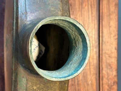 Een Chinees archaïsch bronzen vat, 'Bianhu', Han — foto 5