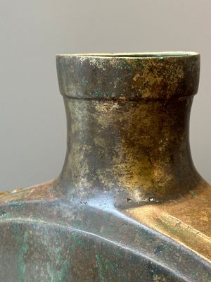 Een Chinees archaïsch bronzen vat, 'Bianhu', Han — foto 6
