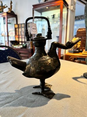 Een Chinees archaïsch bronzen wijnvat in de vorm van een gans, Song — foto 3