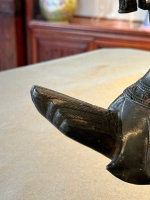 Een Chinees archaïsch bronzen wijnvat in de vorm van een gans, Song — foto 6