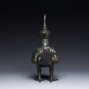 Een Chinees archaïsch bronzen wijnvat in de vorm van een gans, Song — foto 3