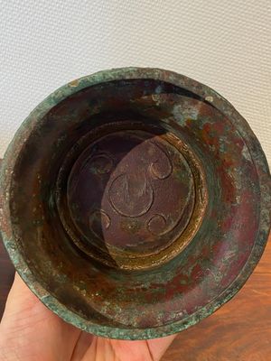 Een Chinees archaïsch ritueel 'zun' wijnvat in brons met inscriptie binnenin, wellicht Westelijke Zhou — foto 7