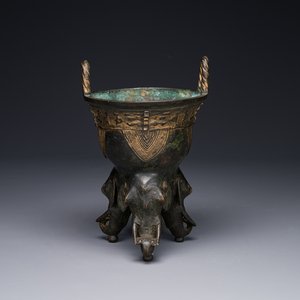 Een Chinees archaïstisch bronzen ritueel voedselvat in westerse Zhou-stijl, 'yan', Ming — foto 1