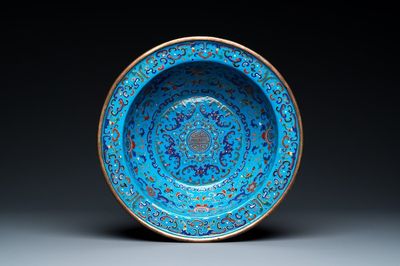 Een Chinees bassin in pseudo-cloisonné Canton email, Qianlong merk en periode