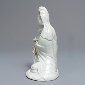 Een Chinees blanc de Chine model van Guanyin met kind, Qianlong — foto 5