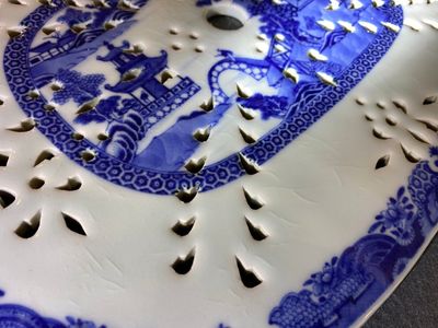 Een Chinees blauw-wit 53-delig servies, Qianlong — foto 15