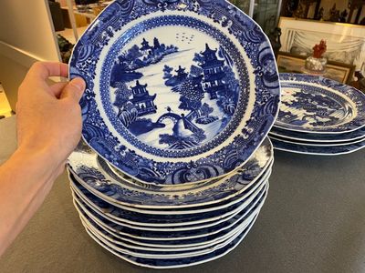 Een Chinees blauw-wit 53-delig servies, Qianlong — foto 52
