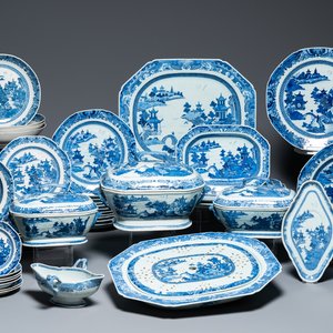 Een Chinees blauw-wit 53-delig servies, Qianlong — foto 1