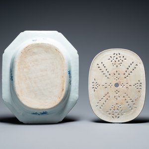 Een Chinees blauw-wit 53-delig servies, Qianlong — foto 19